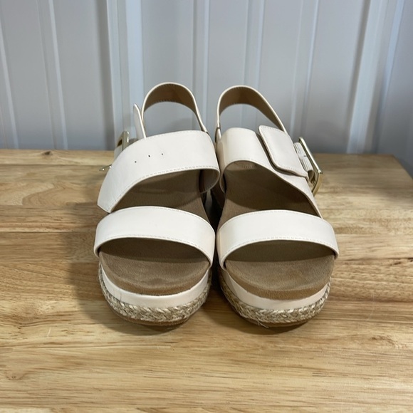 New With Box Giani Bernini Memory Foam Jerammiep Cream Sm Women’s Shoe Size 6.5 - Picture 2 of 8